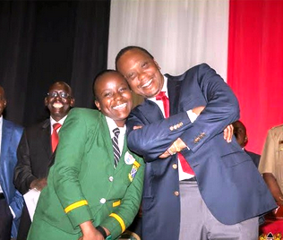 President Uhuru Kenyatta posing for a photo with a High school girl