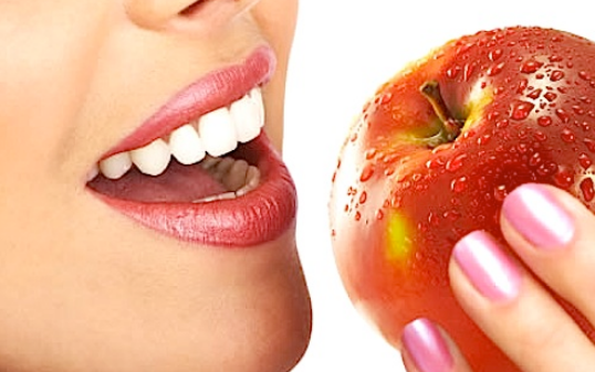How to Whiten Your Teeth Using 3 Natural Ingredients