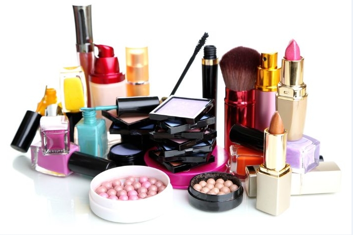 5 Harmful Effects of Cosmetics: Hair, Skin, Eye, Hormonal Imbalance and cancer